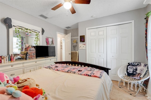 1311 Rain Forest Ln, Minneola, FL 34715 - bedroom with a closet, light carpet, a textured ceiling, and a ceiling fan