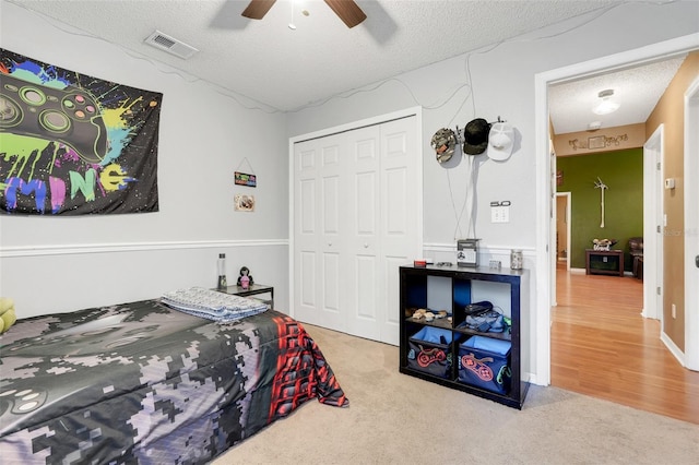 1311 Rain Forest Ln, Minneola, FL 34715 - carpeted bedroom featuring a closet, a textured ceiling, and ceiling fan