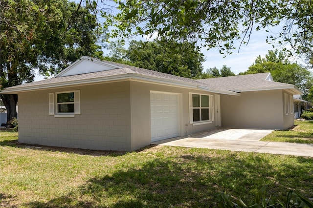 2701 S Dellwood Dr, Eustis, FL 32726 - view of front of property featuring a shingled roof, a garage, and a front lawn