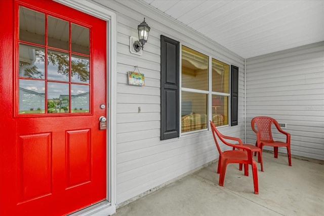 entrance to property featuring covered porch