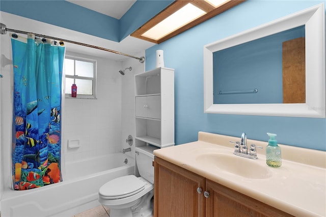 5581 SW 197th Ter, Dunnellon, FL 34431 - full bath featuring shower / tub combo, vanity, and toilet