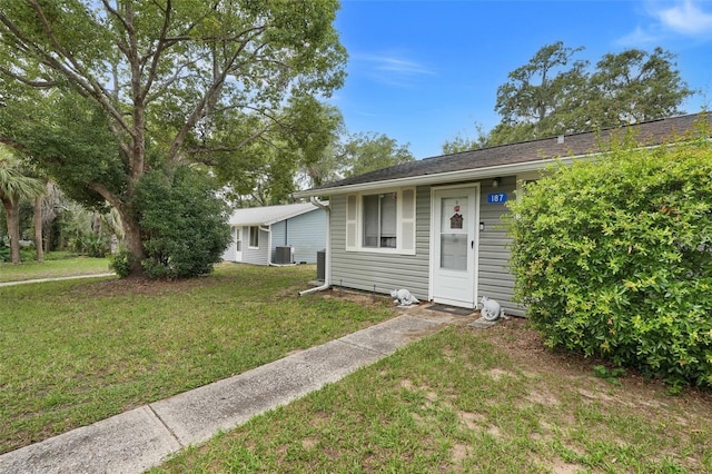 10301 US Highway 27 Unit 187, Clermont, FL 34711 - view of front of home featuring central air condition unit and a front lawn