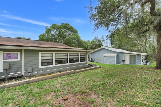 10301 US Highway 27 Unit 187, Clermont, FL 34711 - back of house with a lawn