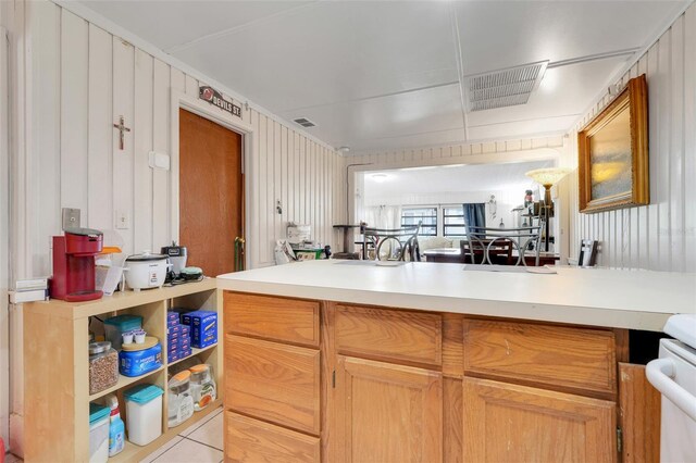 10301 US Highway 27 Unit 187, Clermont, FL 34711 - kitchen featuring tile patterned flooring, light countertops, and a peninsula