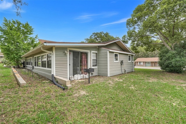 10301 US Highway 27 Unit 187, Clermont, FL 34711 - view of side of property with a lawn
