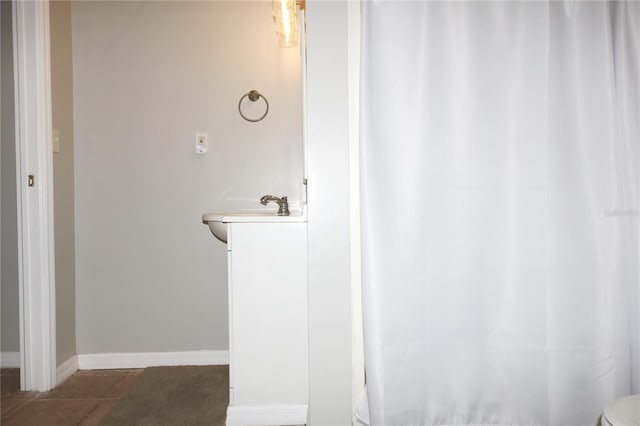 705 Poinsettia Ave, Fruitland Park, FL 34731 - bathroom with vanity, toilet, tile patterned flooring, baseboards, and curtained shower