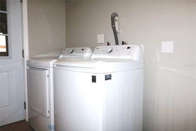 705 Poinsettia Ave, Fruitland Park, FL 34731 - laundry area with independent washer and dryer