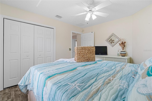 8980 SE 176th Limerick Ln, The Villages, FL 32162 - bedroom featuring wood finished floors, a closet, and a ceiling fan