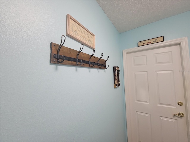 8980 SE 176th Limerick Ln, The Villages, FL 32162 - doorway to outside featuring a textured ceiling
