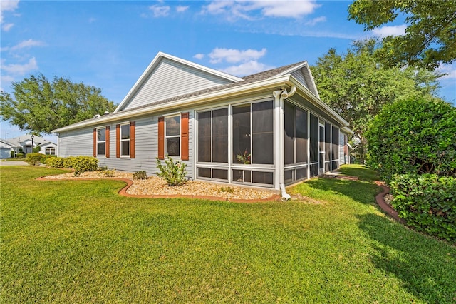 8980 SE 176th Limerick Ln, The Villages, FL 32162 - back of property featuring a sunroom and a yard
