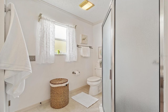 654 Fayette Ct, The Villages, FL 32162 - full bathroom with ornamental molding, a shower stall, toilet, and a textured ceiling