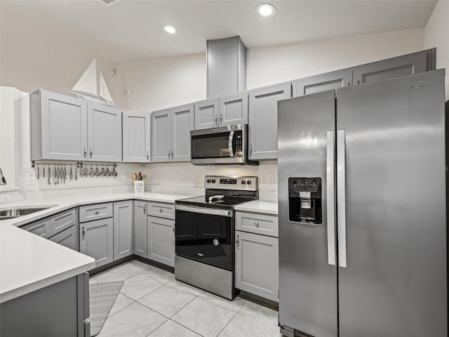 9364 SE 164th Pl, Summerfield, FL 34491 - kitchen featuring stainless steel appliances, gray cabinetry, a sink, light countertops, and recessed lighting