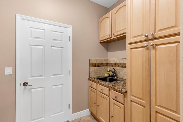 3809 Arlington Ridge Blvd, Leesburg, FL 34748 - kitchen with a sink, light brown cabinets, decorative backsplash, light tile patterned flooring, and dark stone counters