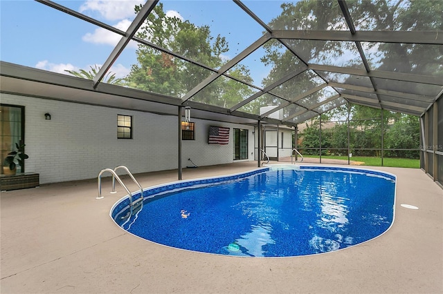 717 SE 46th Ct, Ocala, FL 34471 - swimming pool with a patio and glass enclosure