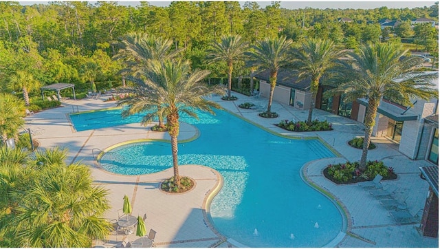 17112 Goldcrest Loop, Clermont, FL 34714 - community pool featuring a patio area