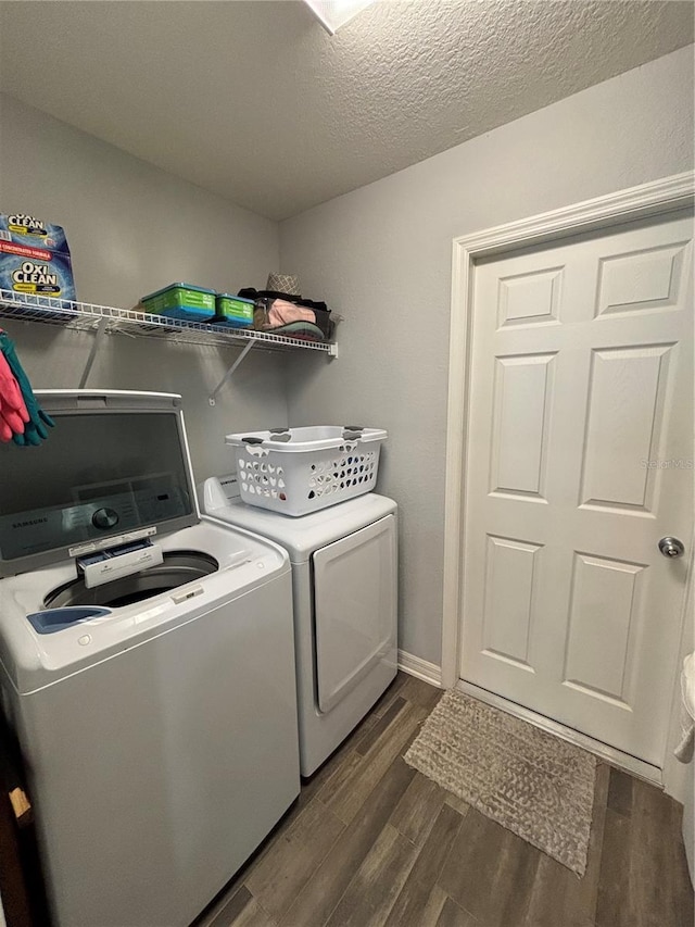 5547 SE 91st Pl, Ocala, FL 34480 - washroom with washer and dryer, dark wood-style flooring, a textured ceiling, and baseboards