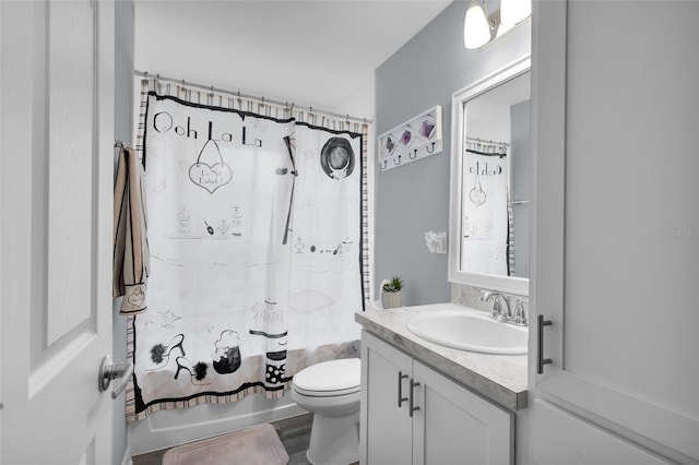 5547 SE 91st Pl, Ocala, FL 34480 - bathroom with vanity and shower / bath combo with shower curtain