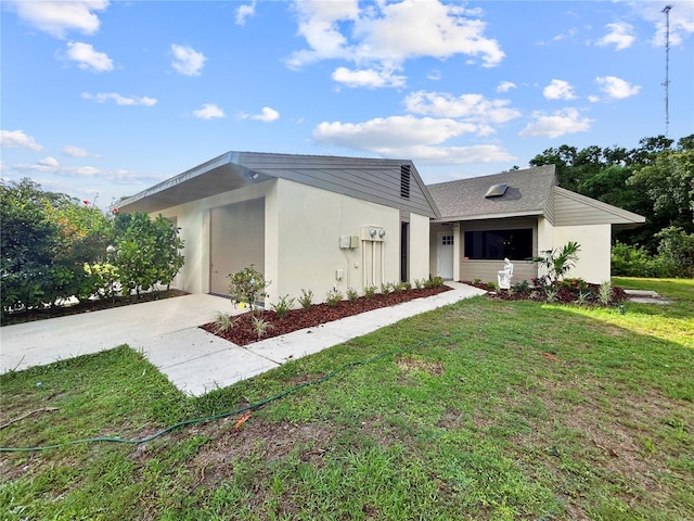 5136 Cedar Hammock Dr, Sarasota, FL 34232 - view of front of house with stucco siding, a front yard, and driveway