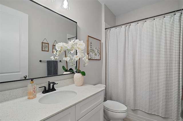 440 Bellissimo Pl, Howey In The Hills, FL 34737 - full bathroom with vanity, toilet, and shower / tub combo with curtain