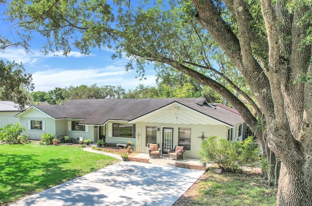 410 E Gulley Ave, Oakland, FL 34760 - view of front facade featuring roof with shingles and a front yard