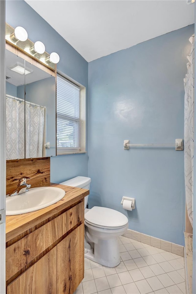 6443 34th Ave N, Saint Petersburg, FL 33710 - bathroom featuring vanity, toilet, tile patterned floors, curtained shower, and baseboards