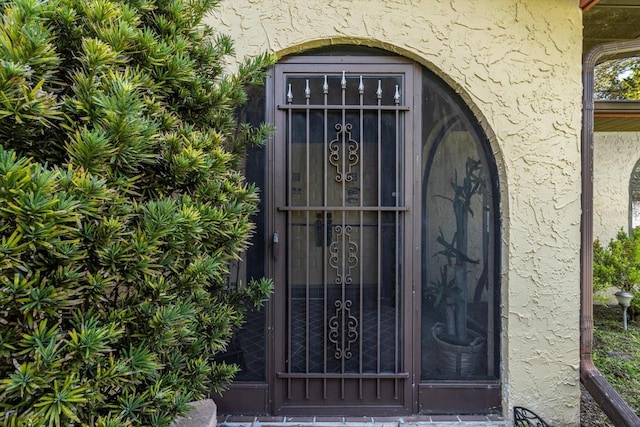 22 Palm Circle Dr, Inglis, FL 34449 - entrance to property with stucco siding and a gate