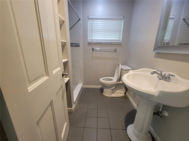 6924 Nawadaha Blvd, Orlando, FL 32818 - bathroom featuring a shower and tile patterned flooring