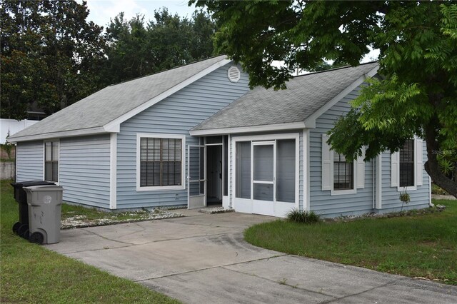 610 Swallow Ct, Apopka, FL 32712 - single story home with roof with shingles and driveway