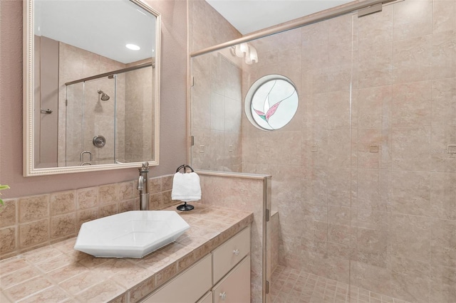 6048 Topsail Rd, Lady Lake, FL 32159 - full bath featuring a tile shower, vanity, and decorative backsplash