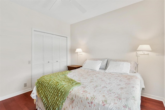 6048 Topsail Rd, Lady Lake, FL 32159 - bedroom with a closet, wood finished floors, and a ceiling fan