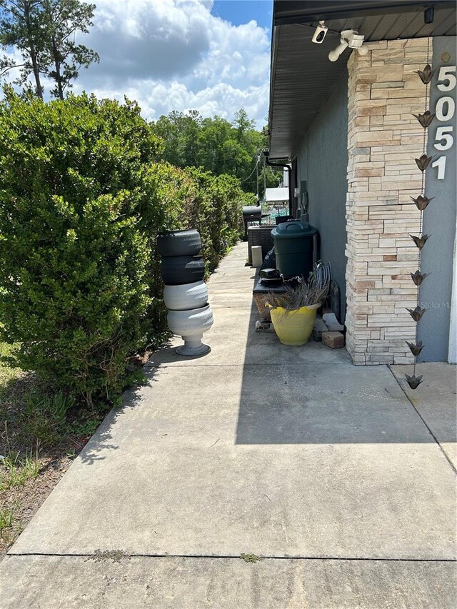 5051 NW 61st Ct, Ocala, FL 34482 - view of patio / terrace