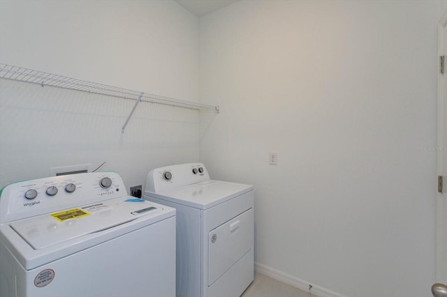 520 Silver Palm Dr, Haines City, FL 33844 - laundry room with washer and dryer and baseboards
