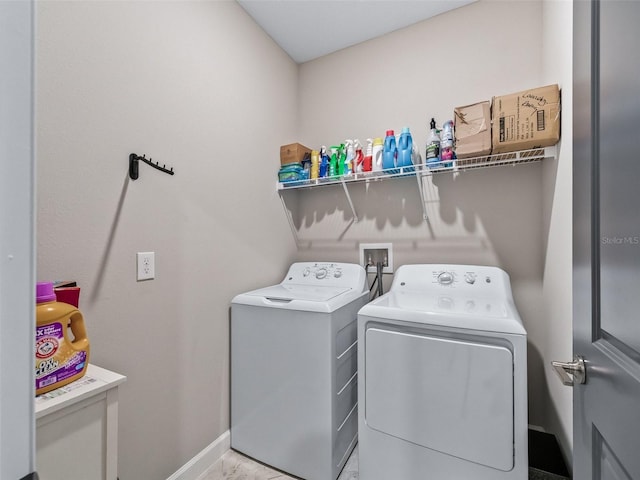 17108 SE 111th Terrace Rd, Summerfield, FL 34491 - laundry room with independent washer and dryer and baseboards