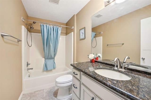 8039 SE 174th Belhaven Loop, The Villages, FL 32162 - full bath with shower / bath combo with shower curtain, vanity, toilet, and a textured ceiling