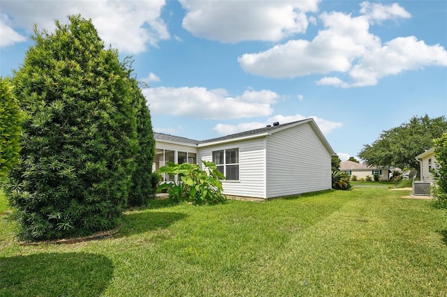 8039 SE 174th Belhaven Loop, The Villages, FL 32162 - view of side of home featuring a yard