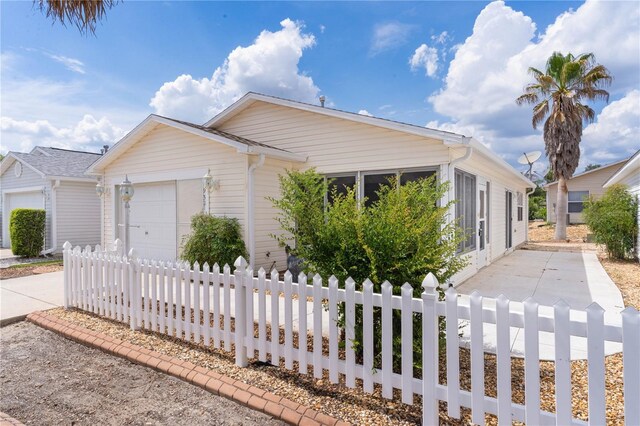 9321 SE 172nd Augusta Ln, The Villages, FL 32162 - view of front of home with a garage, a fenced front yard, and driveway