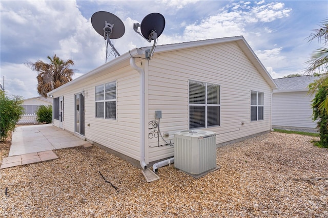 9321 SE 172nd Augusta Ln, The Villages, FL 32162 - back of house with cooling unit and a patio