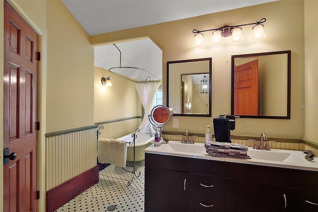 707 S Dixie Dr, Howey In The Hills, FL 34737 - full bath with double vanity