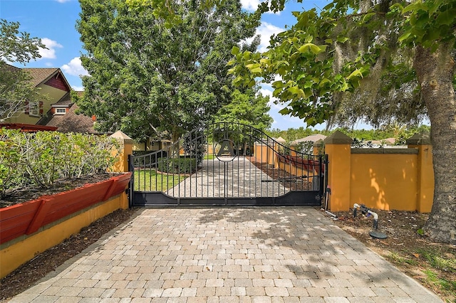 707 S Dixie Dr, Howey In The Hills, FL 34737 - view of gate
