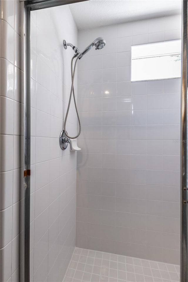 5437 Compass Pt Unit 00, Oxford, FL 34484 - bathroom with a stall shower