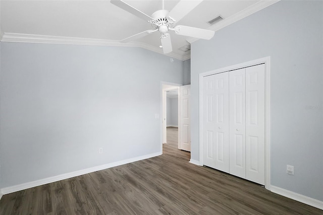 997 Oscar Ln, The Villages, FL 32162 - unfurnished bedroom featuring ornamental molding, baseboards, dark wood-style floors, a closet, and ceiling fan