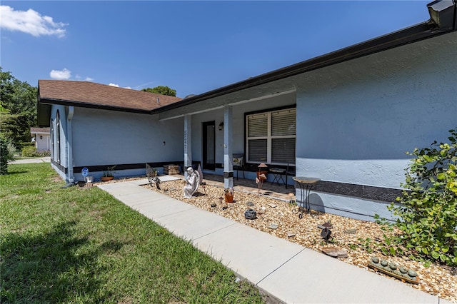 5521 Oak St, Mount Dora, FL 32757 - view of front of home featuring a front yard, a porch, and stucco siding