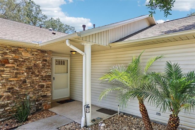 1011 Dundee Cir, Leesburg, FL 34788 - view of exterior entry featuring a shingled roof and stone siding