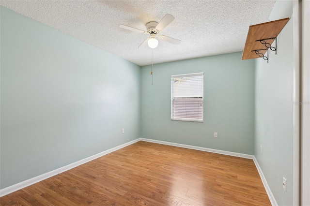 1011 Dundee Cir, Leesburg, FL 34788 - empty room with a textured ceiling, a ceiling fan, wood finished floors, and baseboards