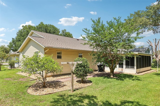 1011 Dundee Cir, Leesburg, FL 34788 - back of house featuring a sunroom, a lawn, and roof with shingles