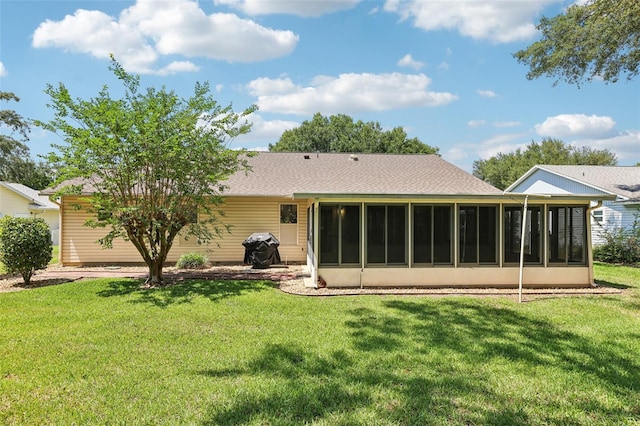 1011 Dundee Cir, Leesburg, FL 34788 - rear view of property with a sunroom, a lawn, and roof with shingles