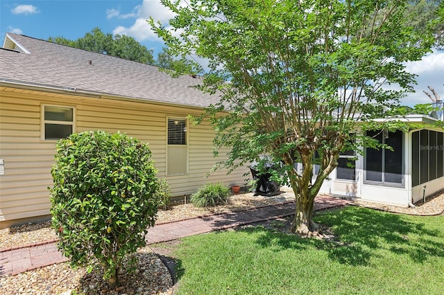 1011 Dundee Cir, Leesburg, FL 34788 - view of green lawn with a sunroom