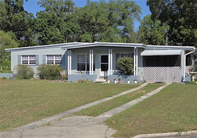 504 SE 35th Ave, Ocala, FL 34471 - bungalow-style house featuring a front yard