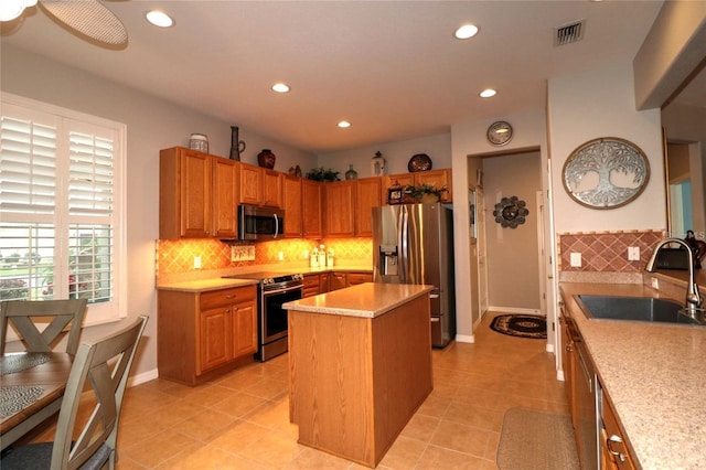 11868 SE 91st Cir, Summerfield, FL 34491 - kitchen with appliances with stainless steel finishes, a sink, backsplash, recessed lighting, and light countertops