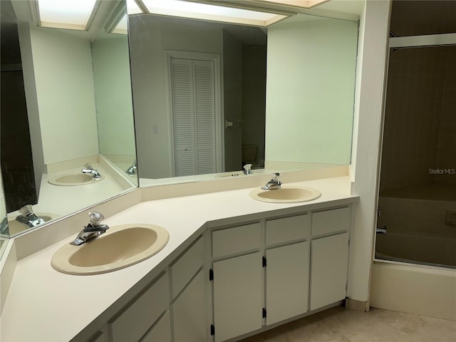 2450 Sweetwater Country Club Dr, Apopka, FL 32712 - full bath featuring double vanity, a closet, and bathtub / shower combination